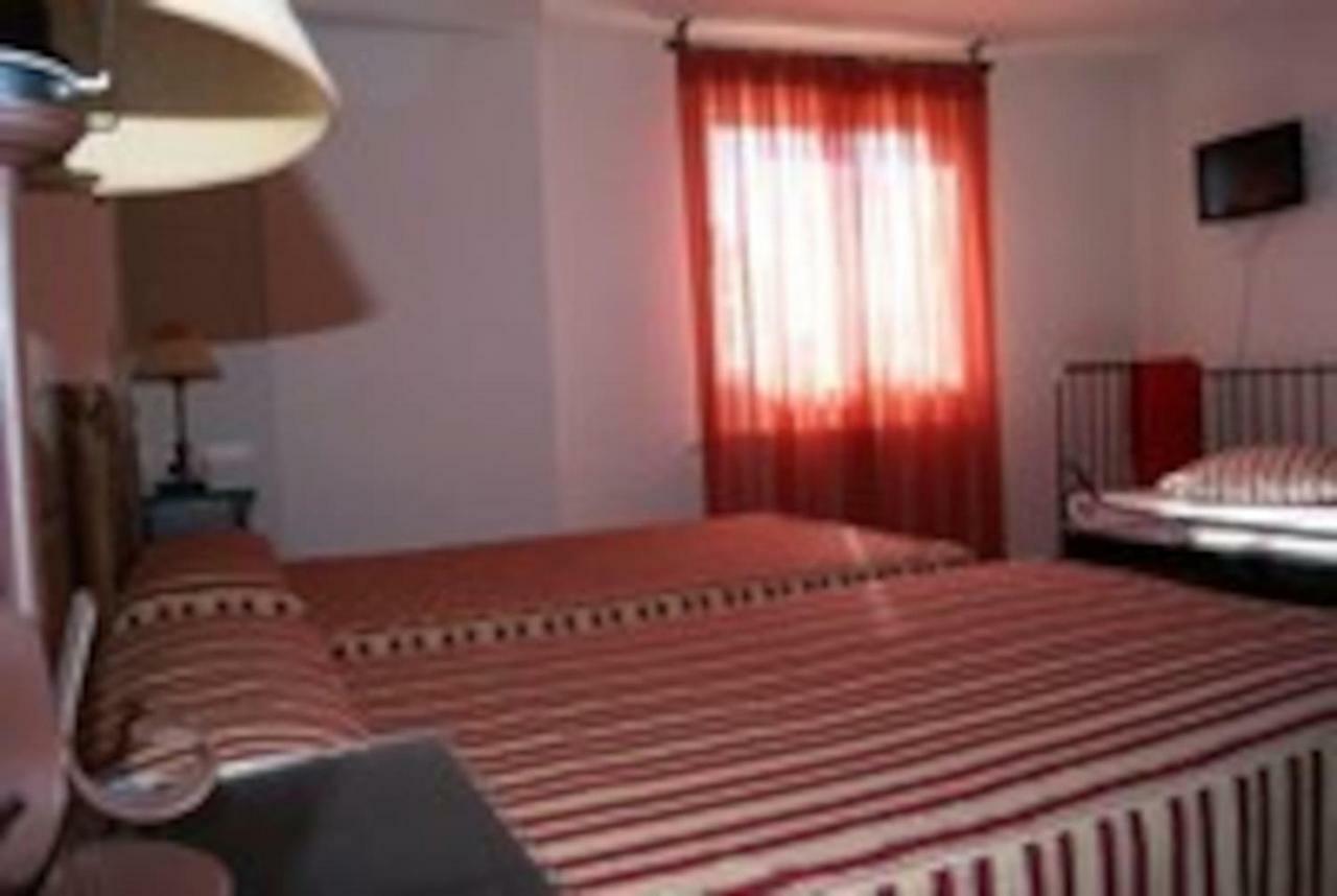 Casa Rural El Sauce. A 2,5 Km De Cuenca Capital Nohales Zewnętrze zdjęcie